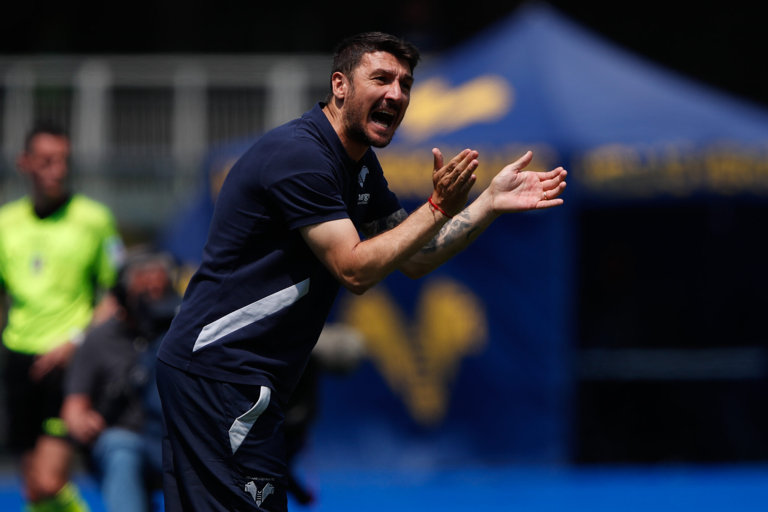 Bocchetti con la maglia del Verona 