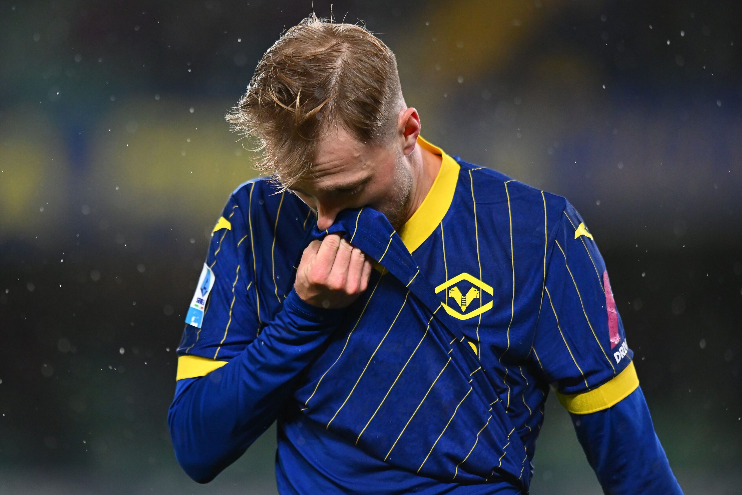 Verona, le condizioni e i tempi di recupero di Tengstedt: il commento di Zanetti